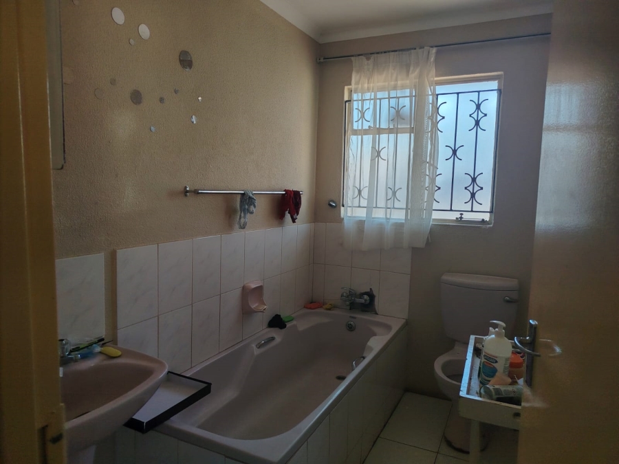 3 Bedroom Property for Sale in Tlhabane West North West